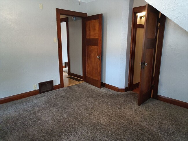 Building Photo - 9214 S Chicago Rd