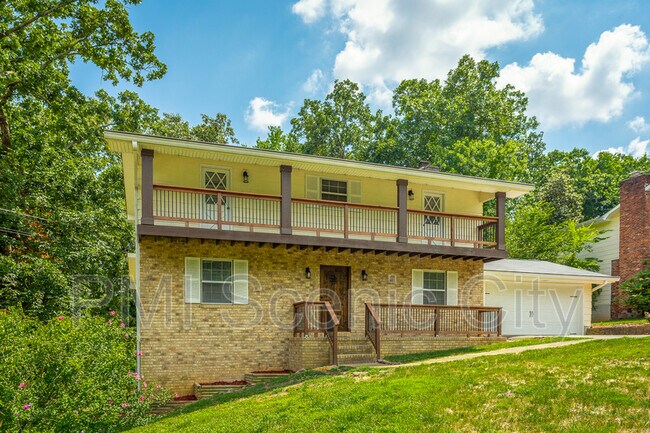 Building Photo - 508 Briar Park Ln