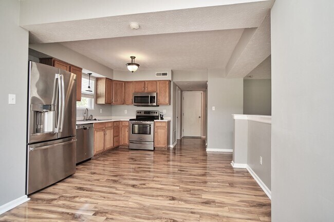 Building Photo - For Rent-4BDRM, 2.5BA Home in Ashwood