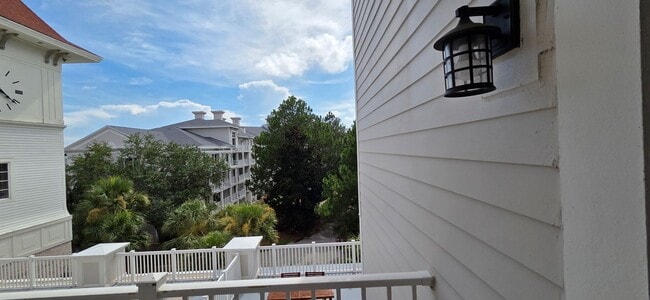 Building Photo - Recently remodeled condo near Baytown Wharf.