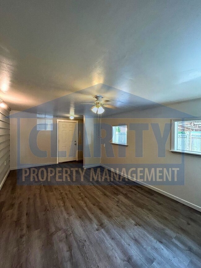 Building Photo - Charming 3-Bedroom, 1-Bath Home with Bonus...