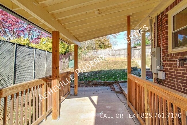 Building Photo - 8 Enka Oak St