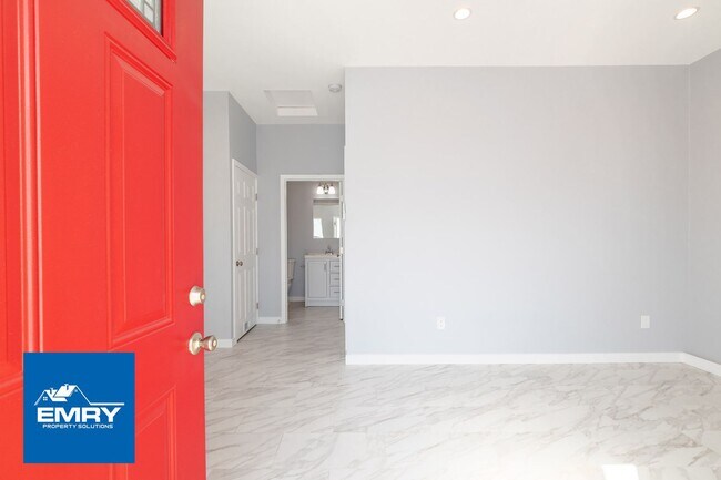 Building Photo - 10624 Swinton Ave