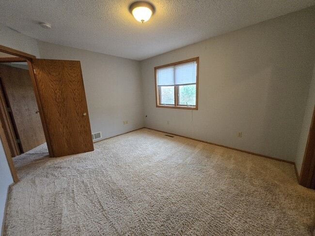 Building Photo - 2521 S 40th St