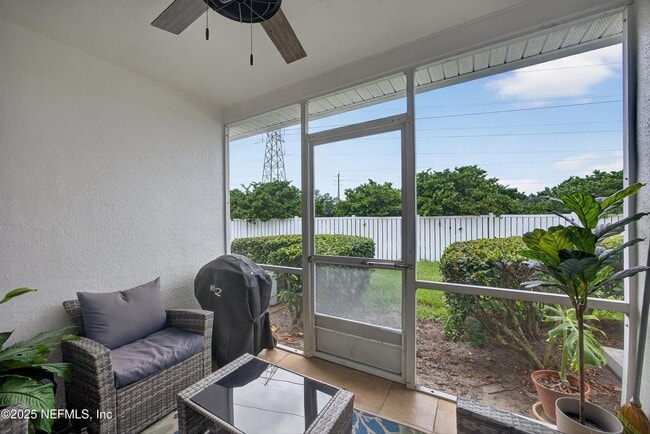 Building Photo - 12311 Kensington Lakes Dr