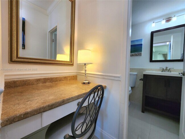 Building Photo - 3505 S Ocean Dr