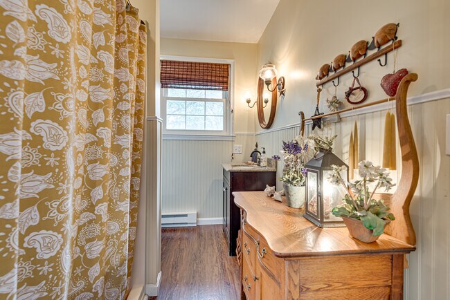 Building Photo - 318 Hollyberry Rd