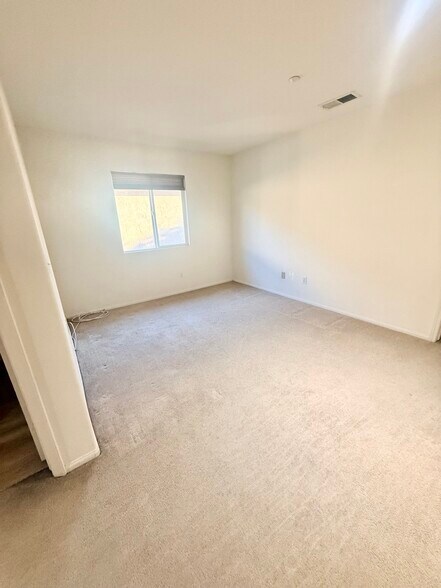 SPACIOUS LOFT - 8554 Burnet Ave