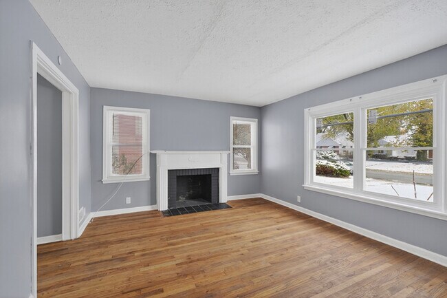 Building Photo - Updated 3-bed Home By Wes Montgomery Park