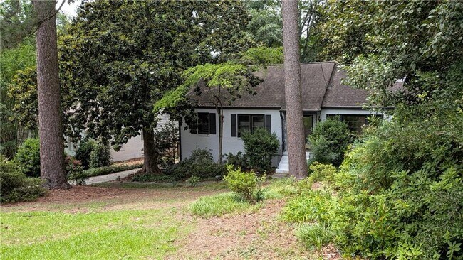 Building Photo - 4300 Rickenbacker Way NE