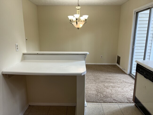 Building Photo - 5765 Wells Cir
