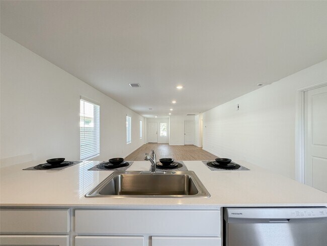 Building Photo - 1444 Las Cuevas Dr