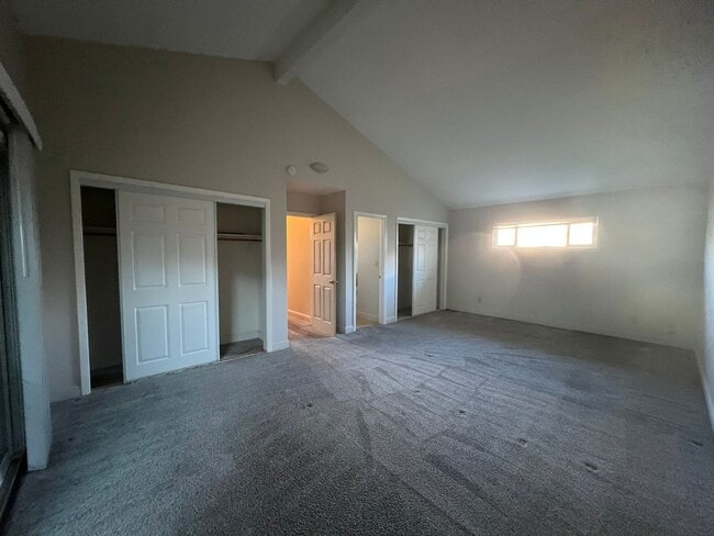 Building Photo - 515 Ash St