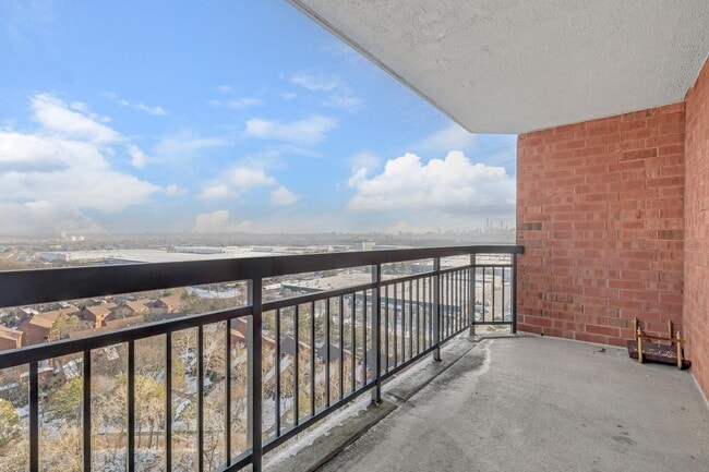 Building Photo - 1733 Harmon Cove Tower