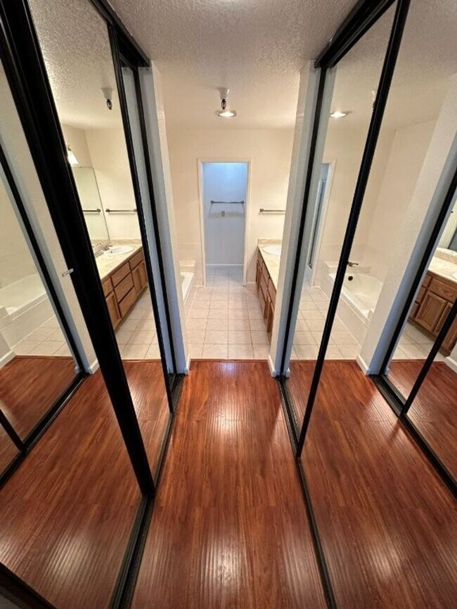 Building Photo - Nor Cal Realty, Inc - 2 bedroom 1.5 bath c...