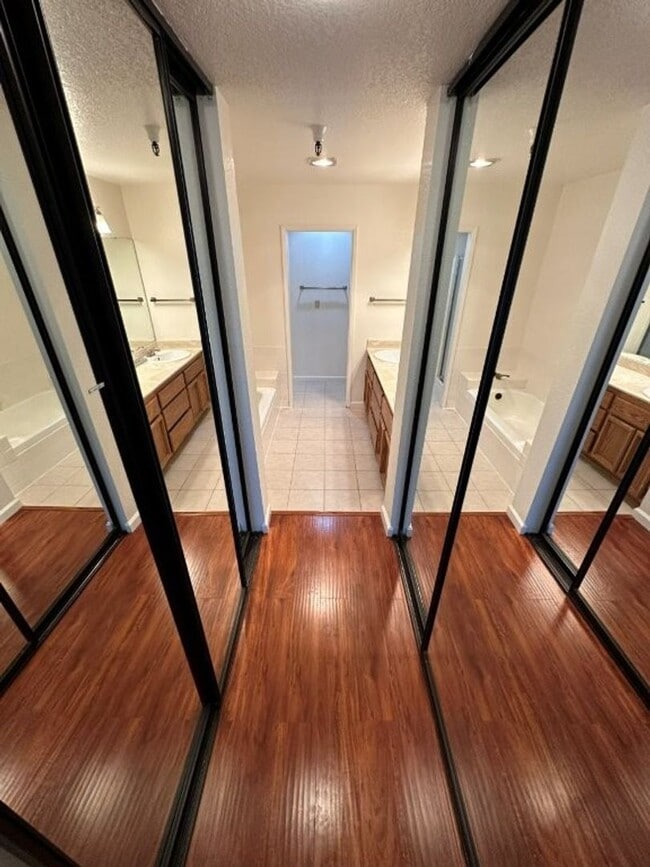 Building Photo - Nor Cal Realty, Inc - 2 bedroom 1.5 bath condo