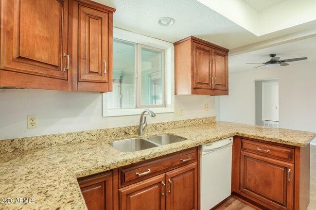 Building Photo - 1010 E Loyola Dr