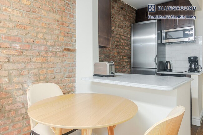 Building Photo - 316 W 14th St