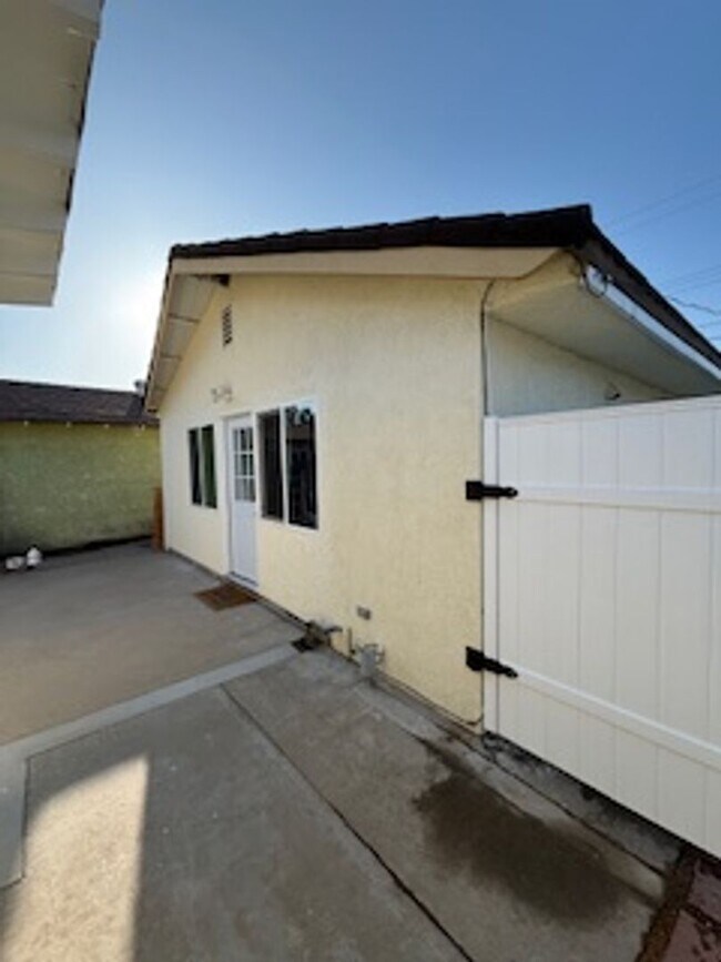 Primary Photo - Buena Vista - Anaheim