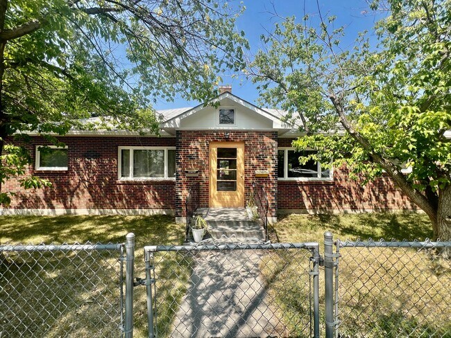 Primary Photo - 540/542 E 6th Ave