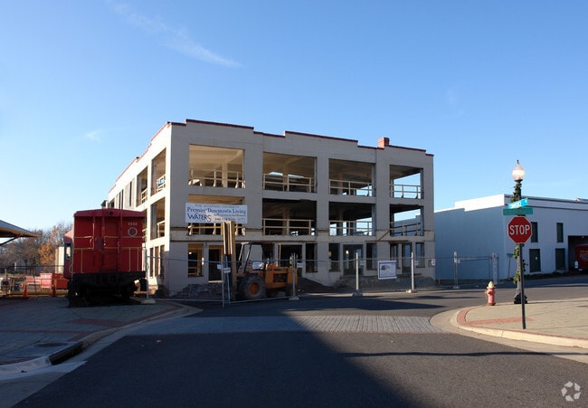 Building Photo - Waters Place