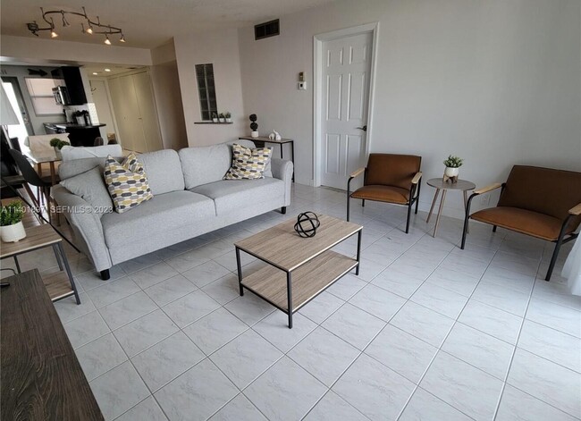 Building Photo - 801 N Ocean Blvd