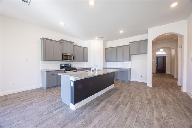 Building Photo - 4037 Woodford Dr