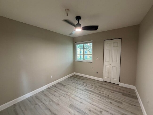 Building Photo - 117 Yacht Club Way