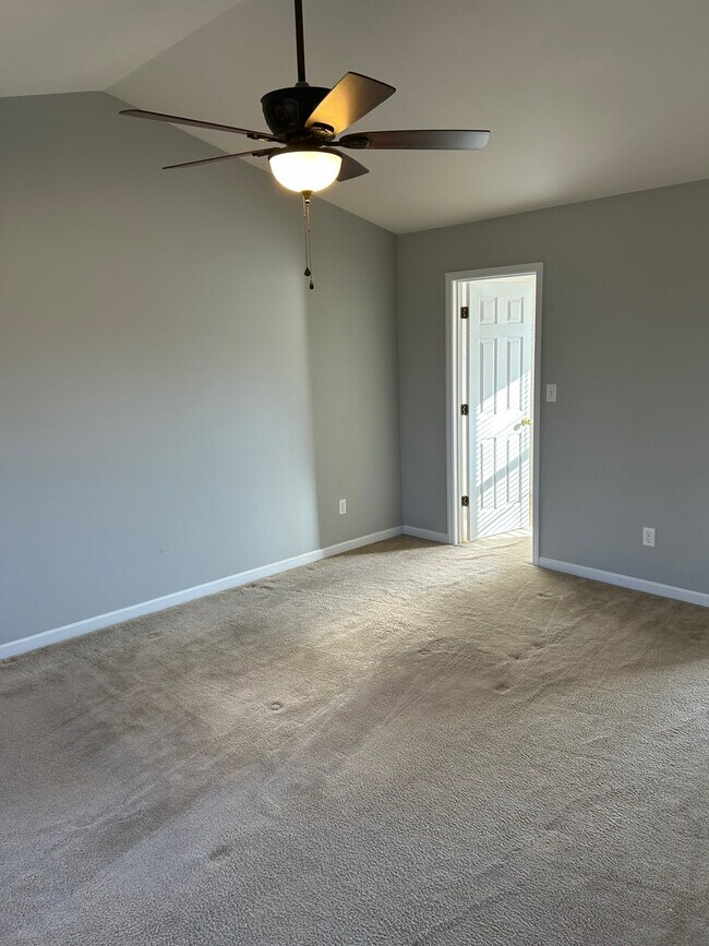 Building Photo - 538 Springhurst Pkwy