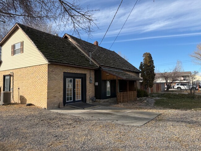 Building Photo - 327 N 400 W