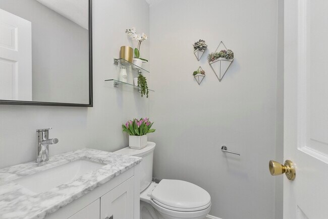 Building Photo - 1045 Washington St