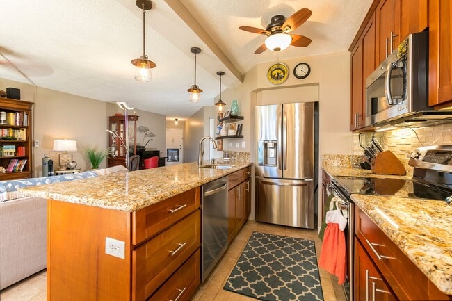 Building Photo - Maui Sunset Condo!! LOCATION, LOCATION, LOCATION!!