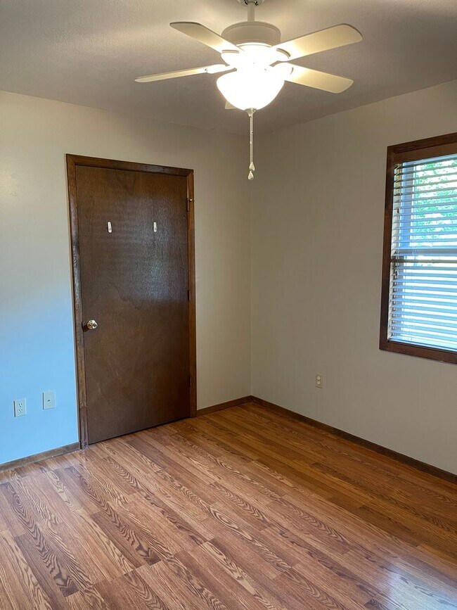 Building Photo - Available 7/25! If you are looking for a l...