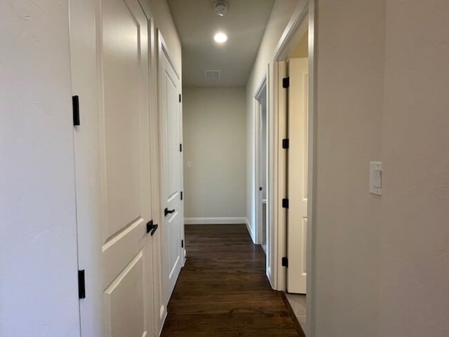 Building Photo - 1605 Le Mans Ln