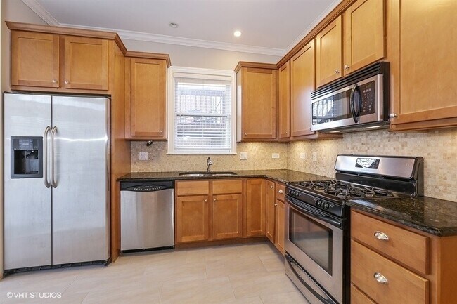 Building Photo - 1538 W George St