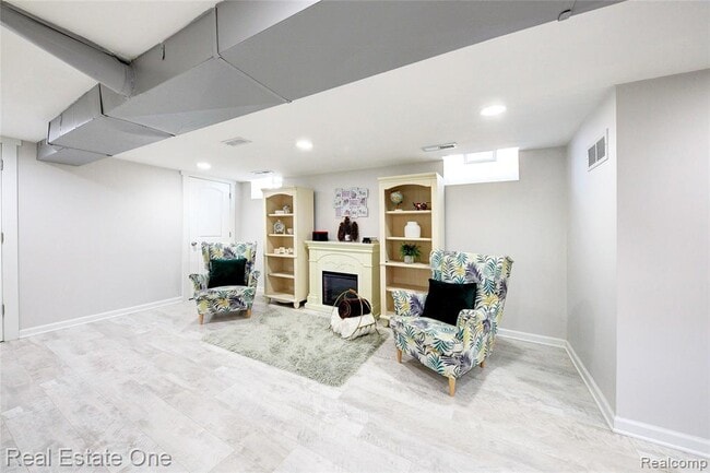 Building Photo - 8126 Dale St