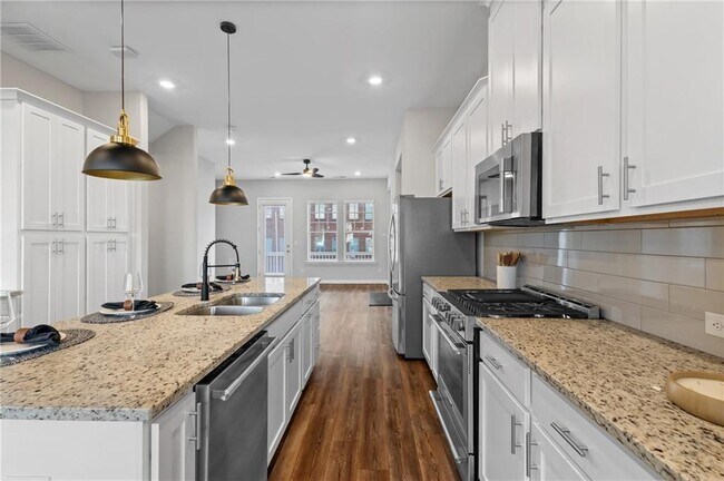 Building Photo - 6023 Skellig St