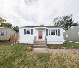 Building Photo - Updated 2 Bedroom 1 Bath with Large Backyard!