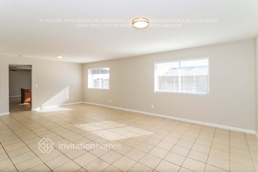 Building Photo - 4709 W Paradise Ln