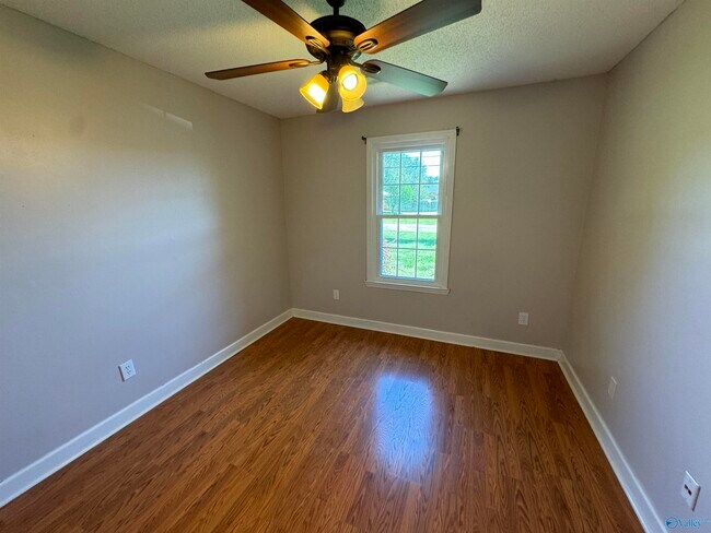 Building Photo - 105 Willow Green Dr