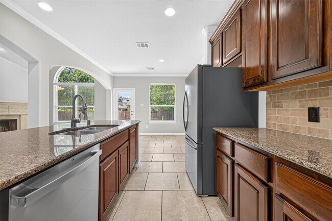 Building Photo - 50 Vershire Cir