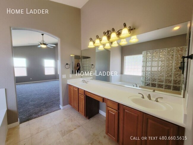 Building Photo - 9030 S 10th Dr