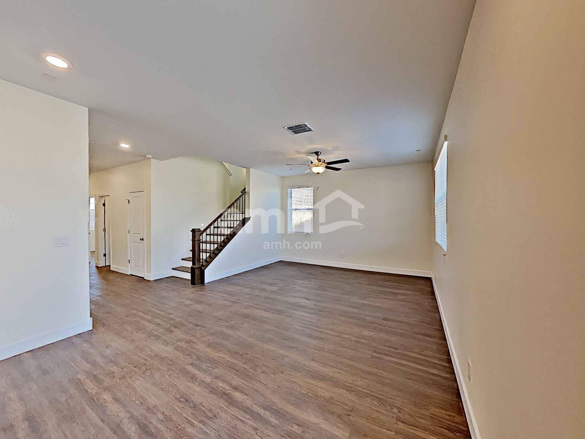 Building Photo - 5938 W Columbine Dr
