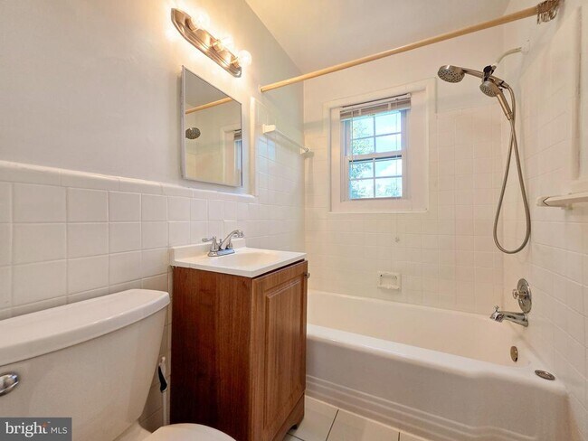 Building Photo - 5818 Fifer Dr