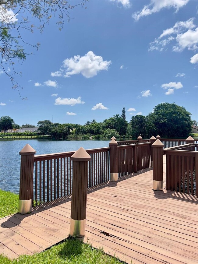 Building Photo - 568 N University Dr