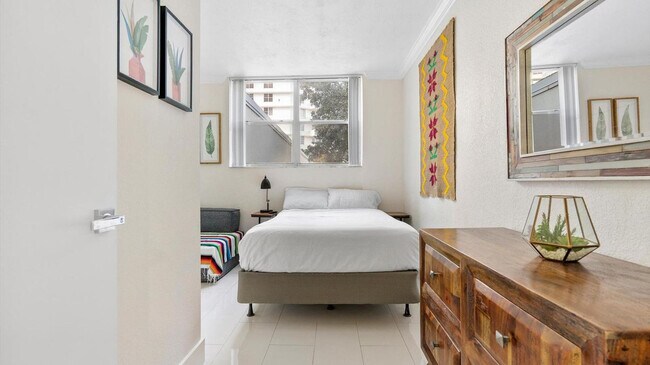 Building Photo - 3901 S Ocean Dr