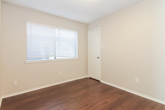 Building Photo - 1141 Paintbrush St