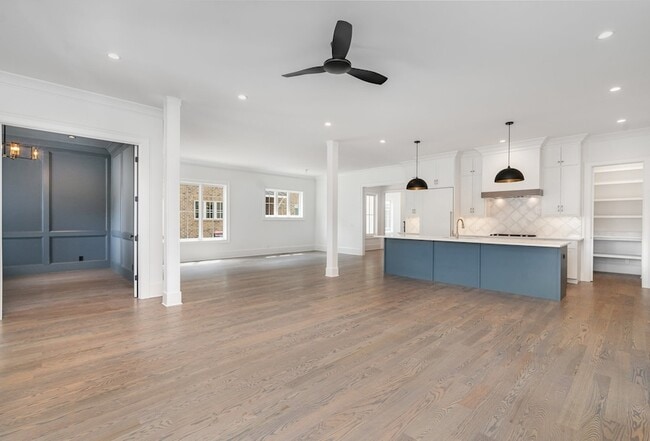 Building Photo - 909B Gale Ln