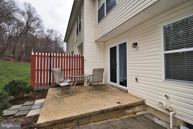 Building Photo - 4590 Louise St Claire Dr