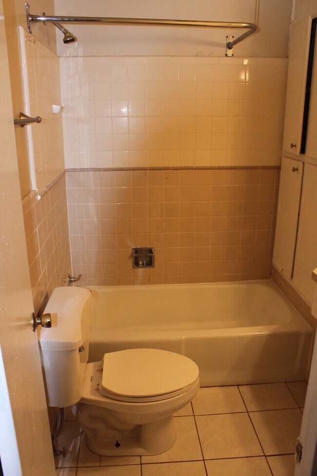 Building Photo - Available February. Large game room in back w/ electricity